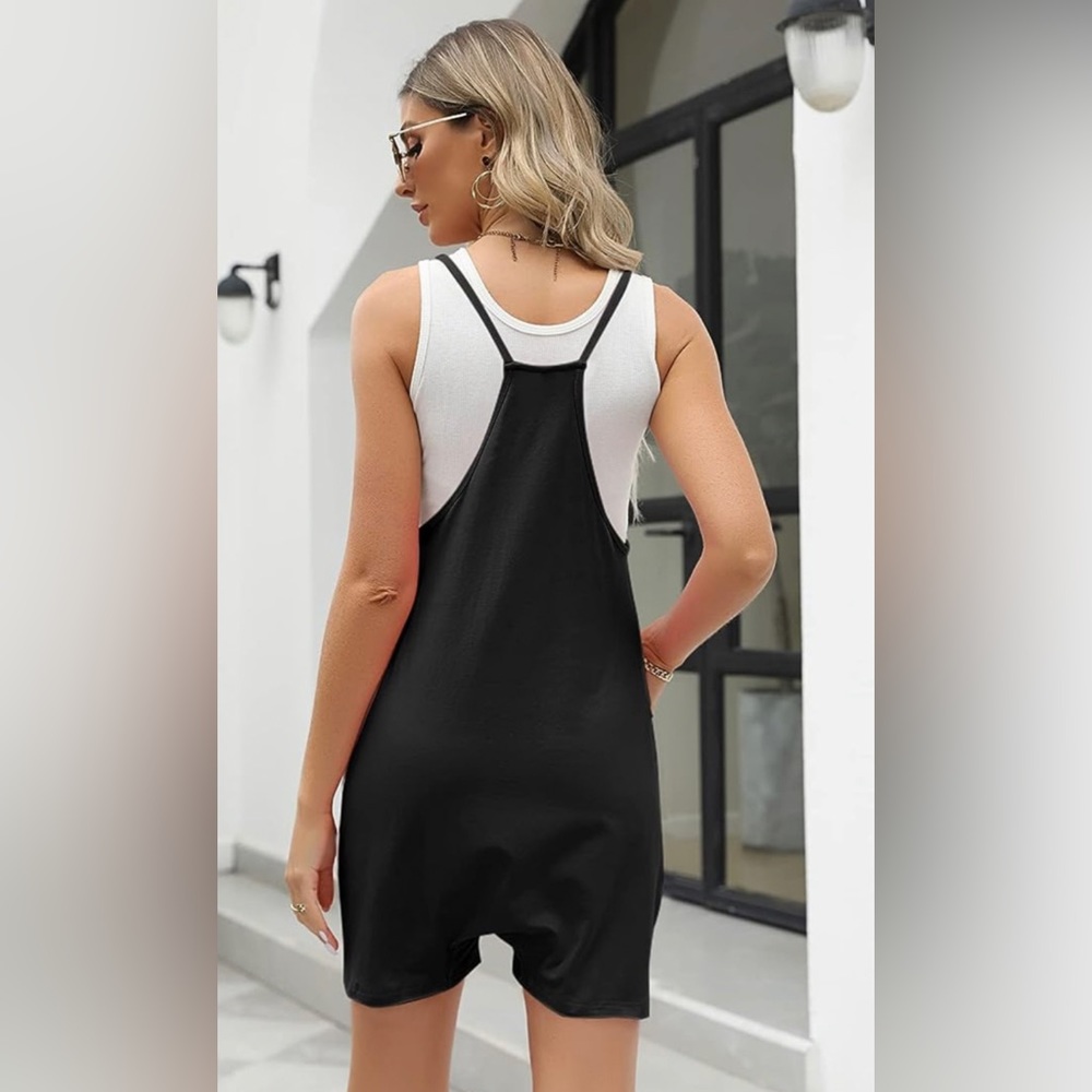 Automet | NWT Black Sleeveless Razorback Romper with Pockets | Small - Picture 3 of 5
